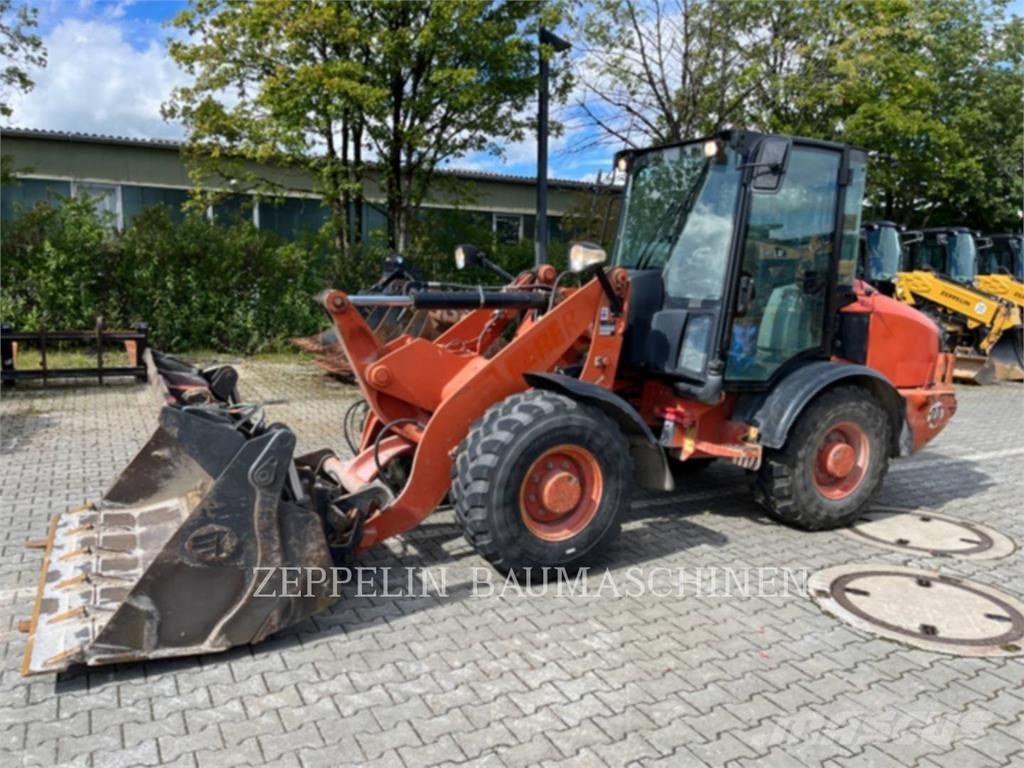 CAT 906H Incarcator pe pneuri