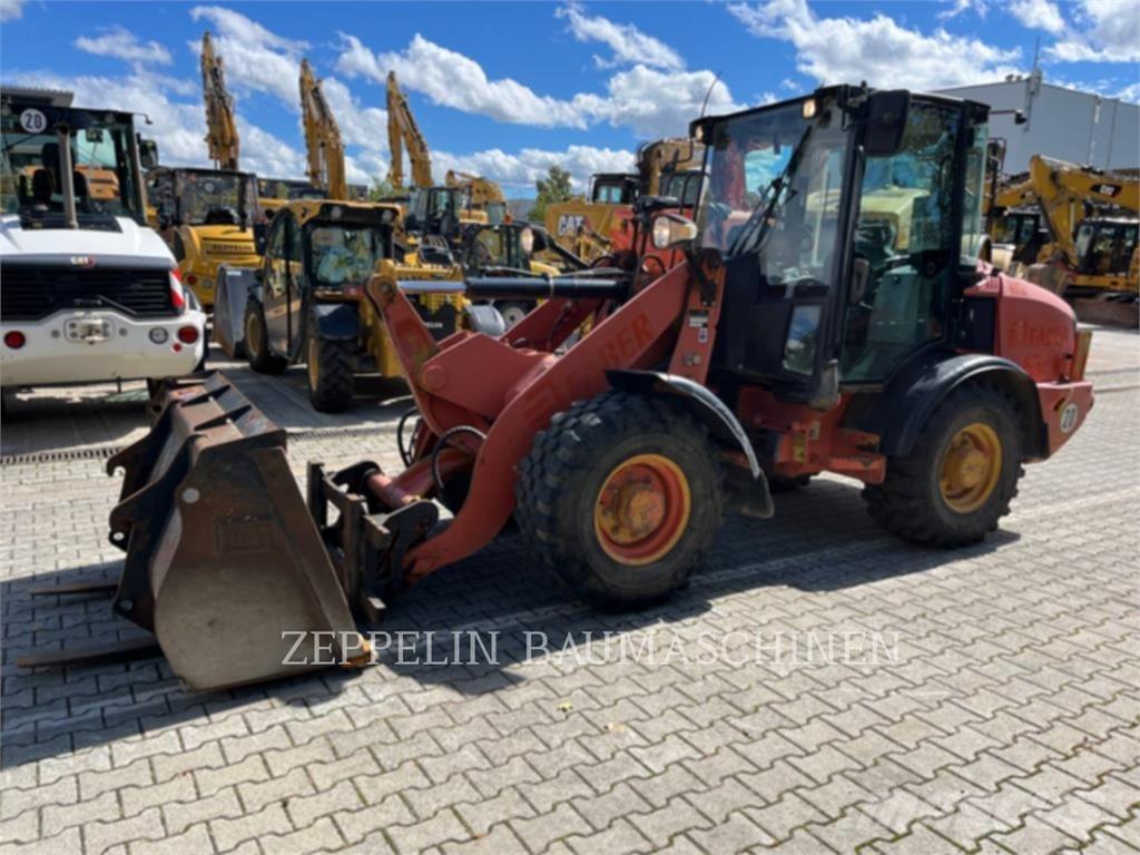 CAT 906H Incarcator pe pneuri