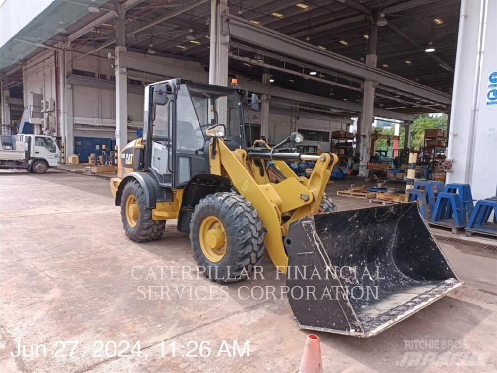 CAT 906K Incarcator pe pneuri