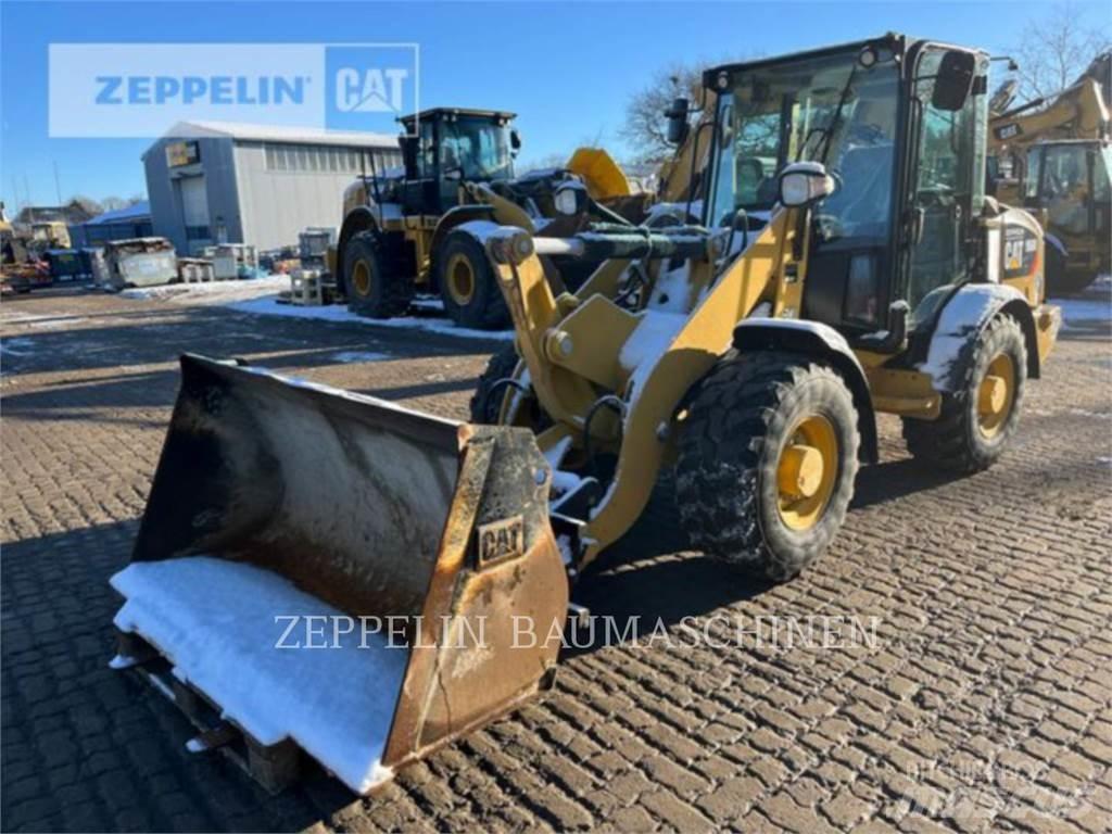 CAT 906M Incarcator pe pneuri