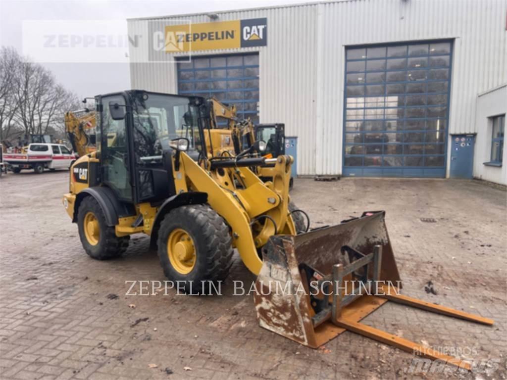 CAT 906M Incarcator pe pneuri