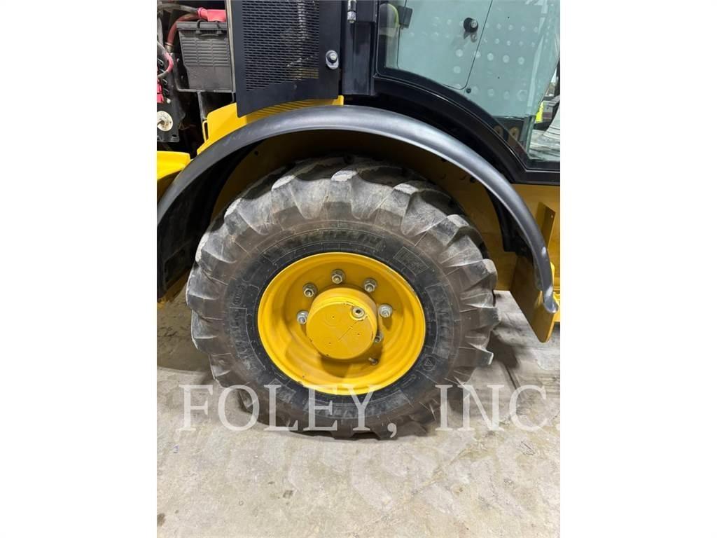 CAT 906M Incarcator pe pneuri