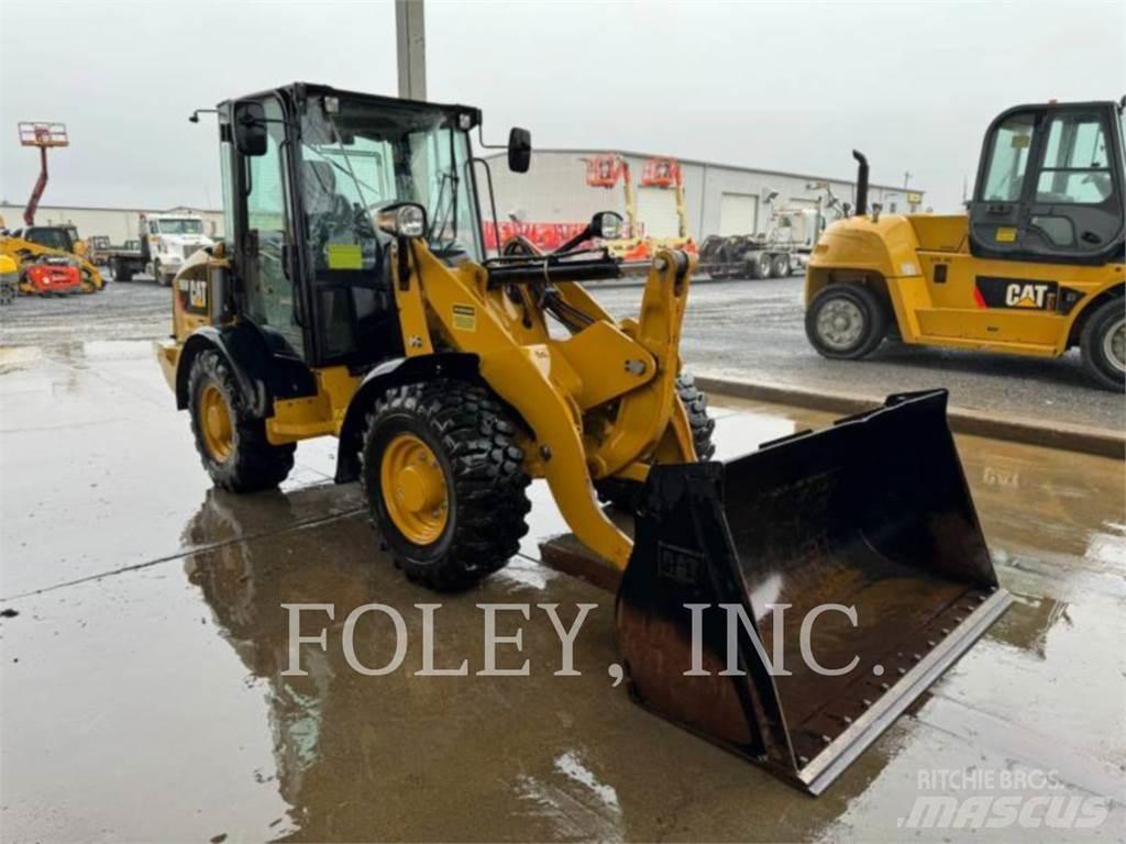CAT 906M Incarcator pe pneuri