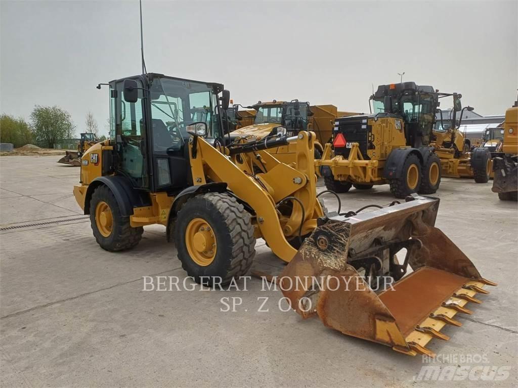 CAT 906M Incarcator pe pneuri