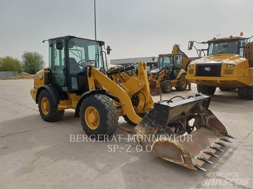 CAT 906M Incarcator pe pneuri
