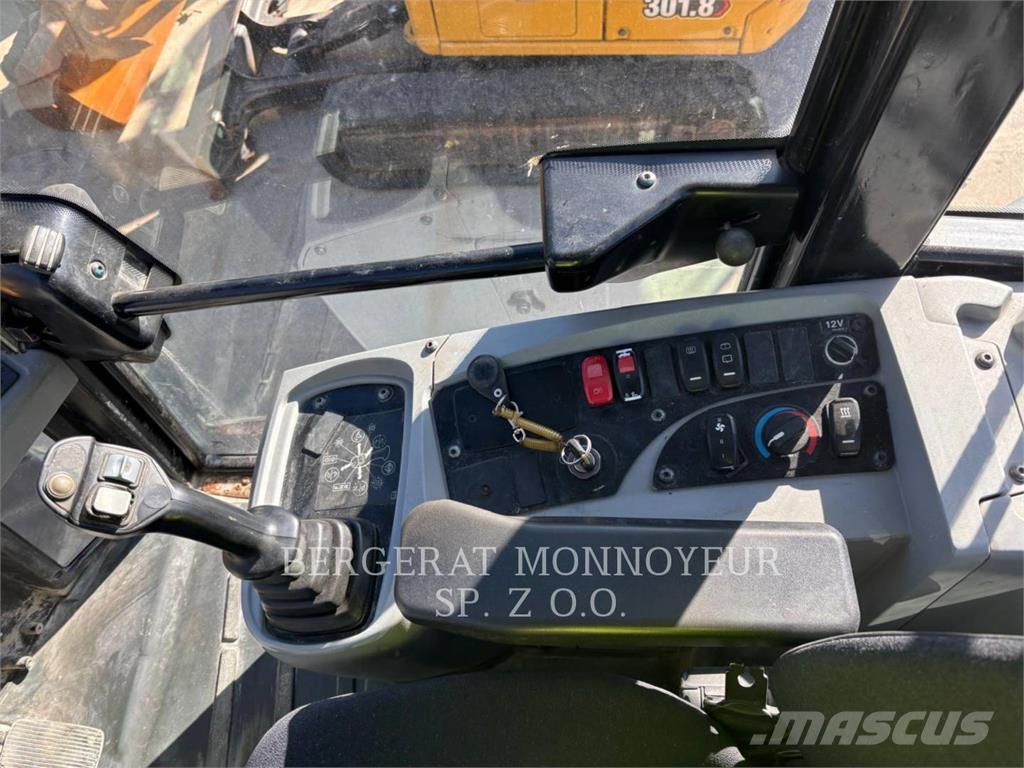 CAT 906M Incarcator pe pneuri