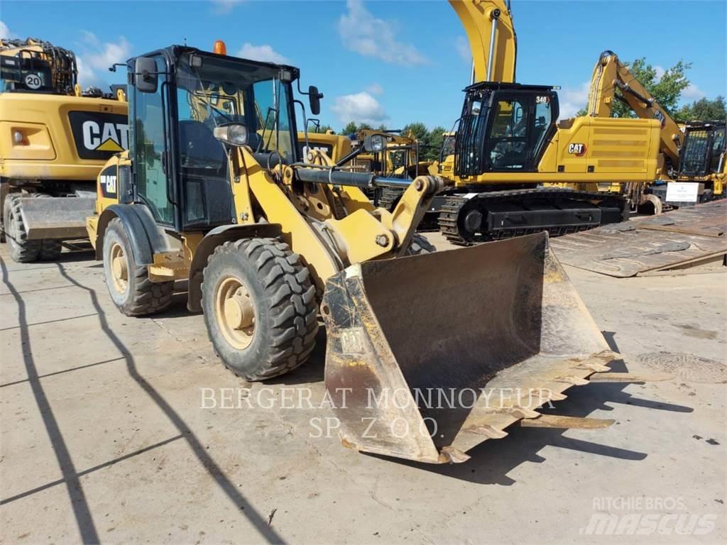 CAT 906M Incarcator pe pneuri