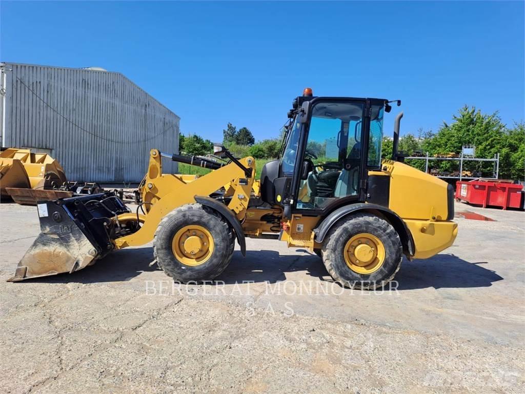 CAT 906M Incarcator pe pneuri