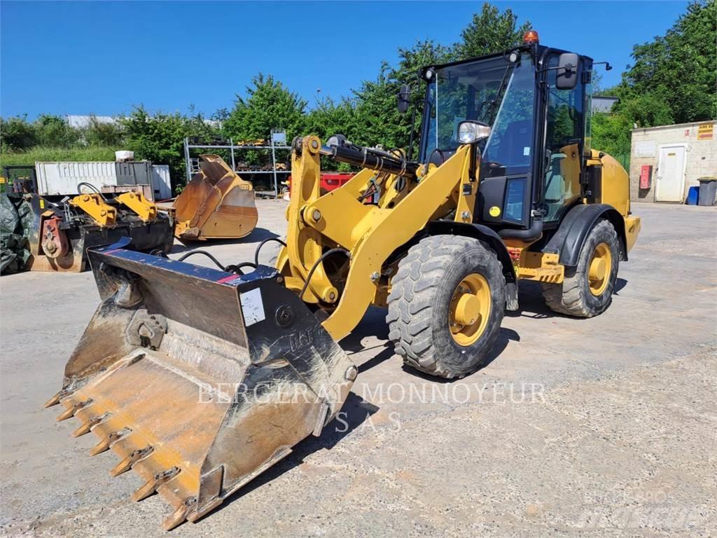 CAT 906M Incarcator pe pneuri