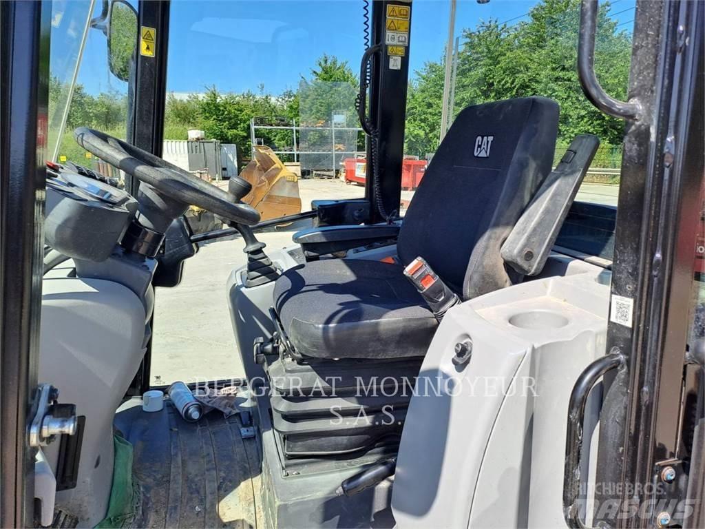 CAT 906M Incarcator pe pneuri