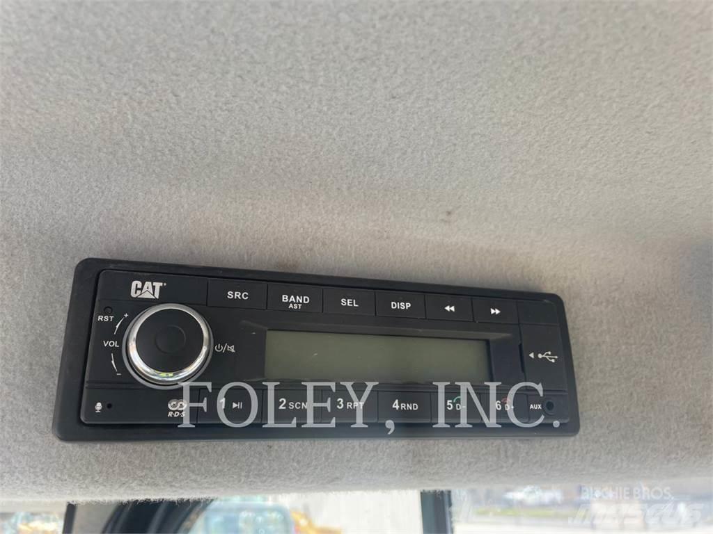 CAT 906M Incarcator pe pneuri