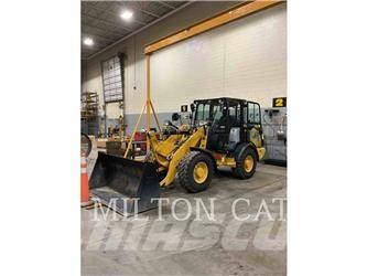 CAT 906M Incarcator pe pneuri