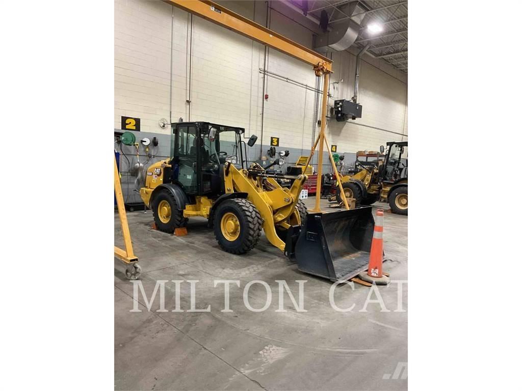 CAT 906M Incarcator pe pneuri