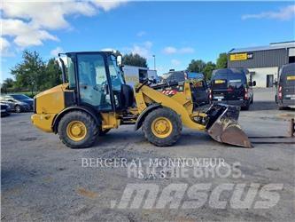 CAT 906M Incarcator pe pneuri