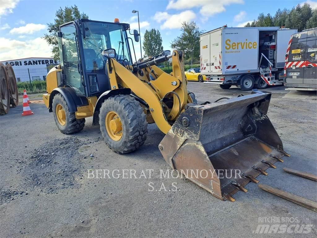 CAT 906M Incarcator pe pneuri