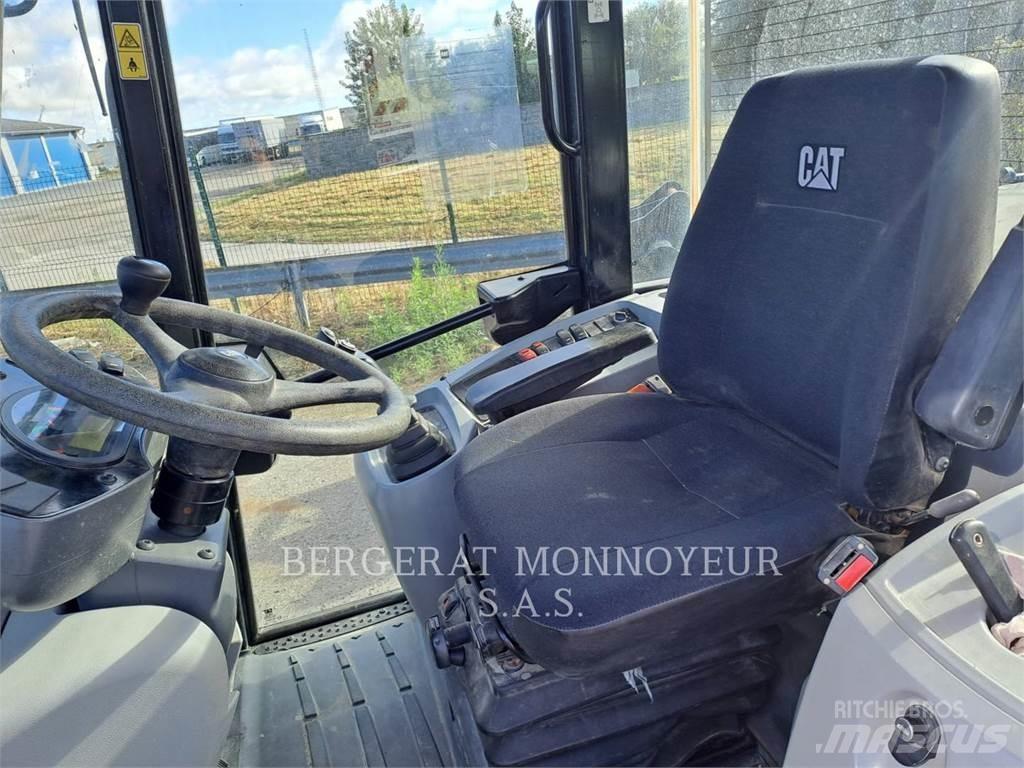 CAT 906M Incarcator pe pneuri