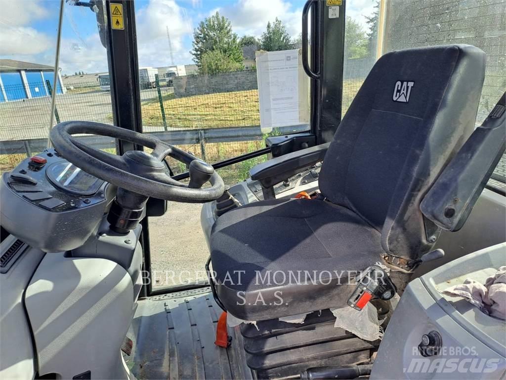 CAT 906M Incarcator pe pneuri
