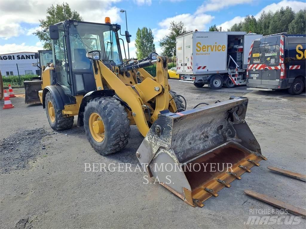 CAT 906M Incarcator pe pneuri