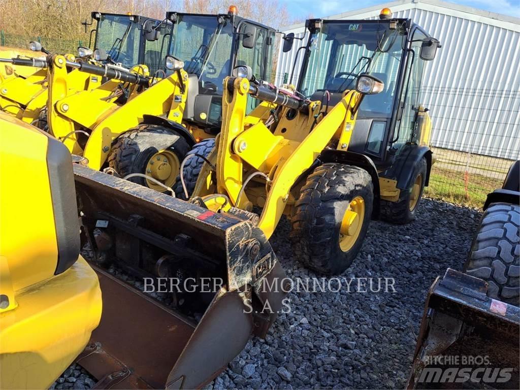 CAT 906M Incarcator pe pneuri