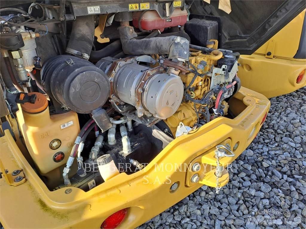 CAT 906M Incarcator pe pneuri