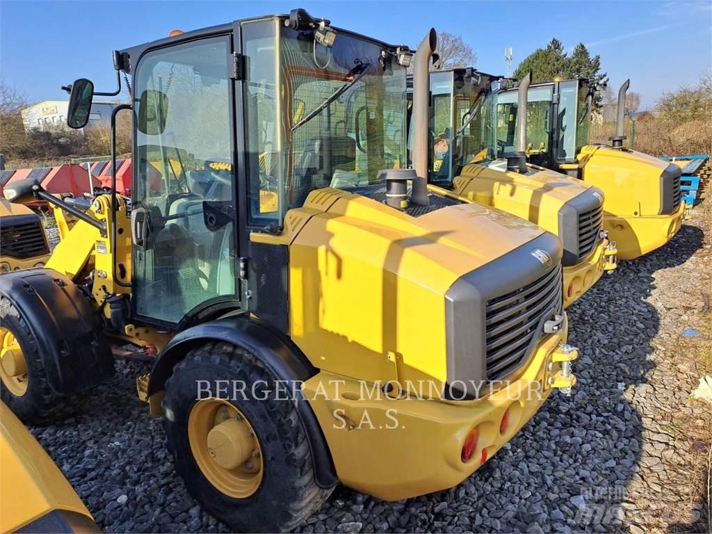 CAT 906M Incarcator pe pneuri