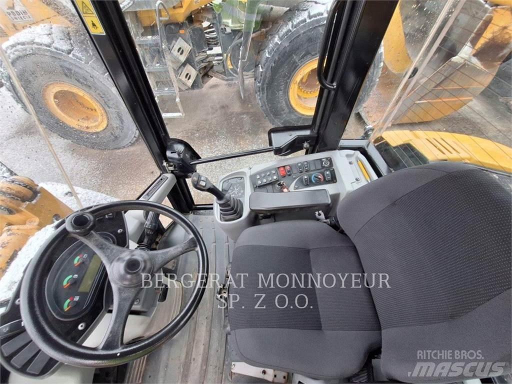 CAT 906M Incarcator pe pneuri