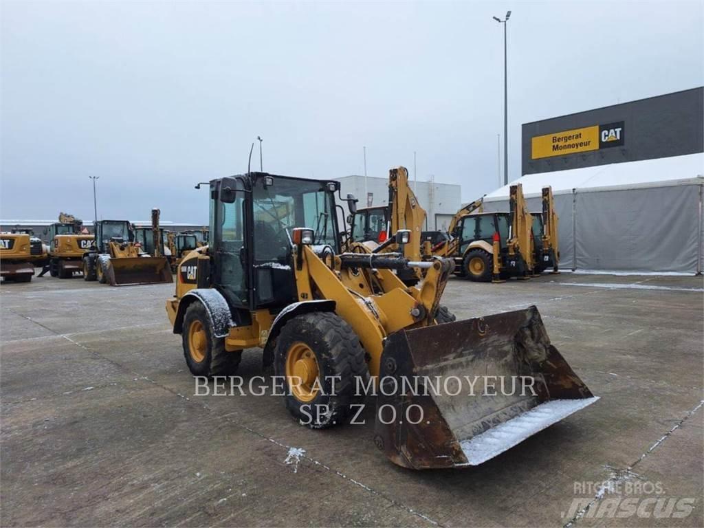 CAT 906M Incarcator pe pneuri