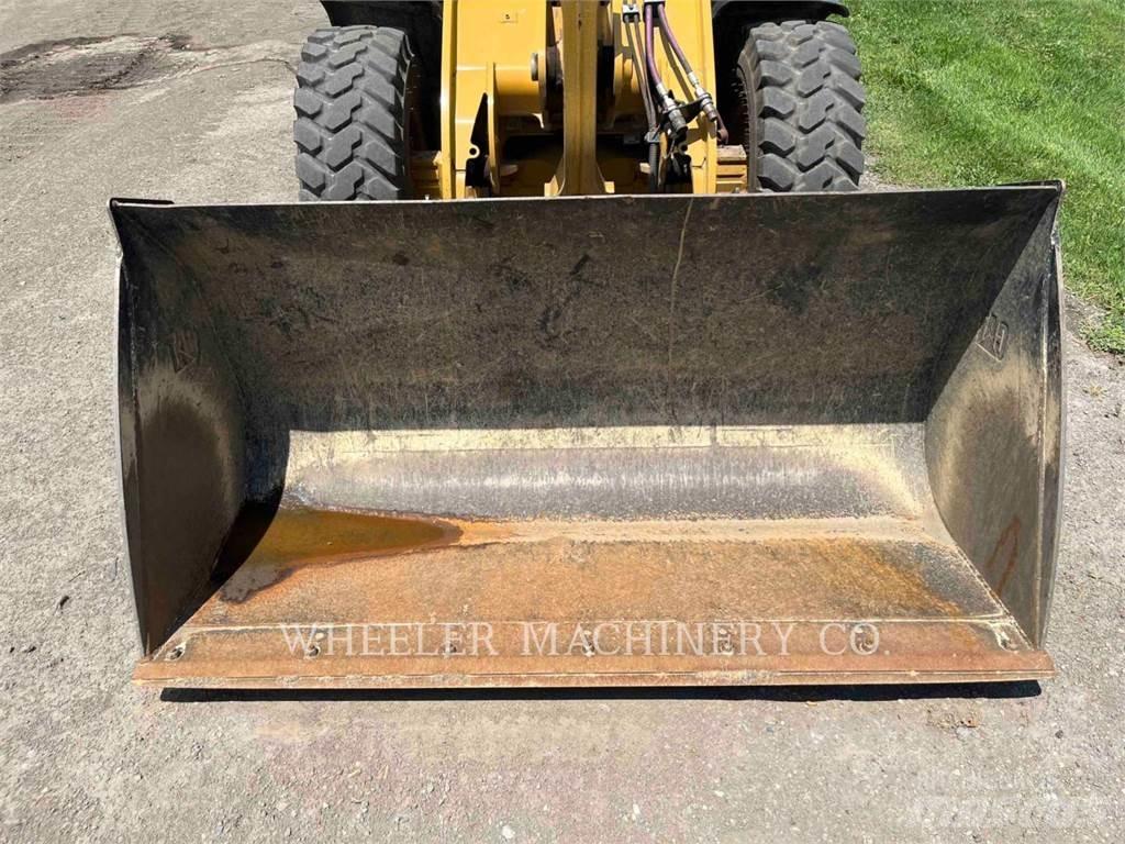 CAT 906M Incarcator pe pneuri