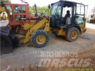 CAT 906M Incarcator pe pneuri