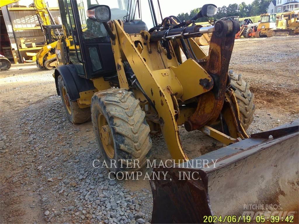 CAT 906M Incarcator pe pneuri
