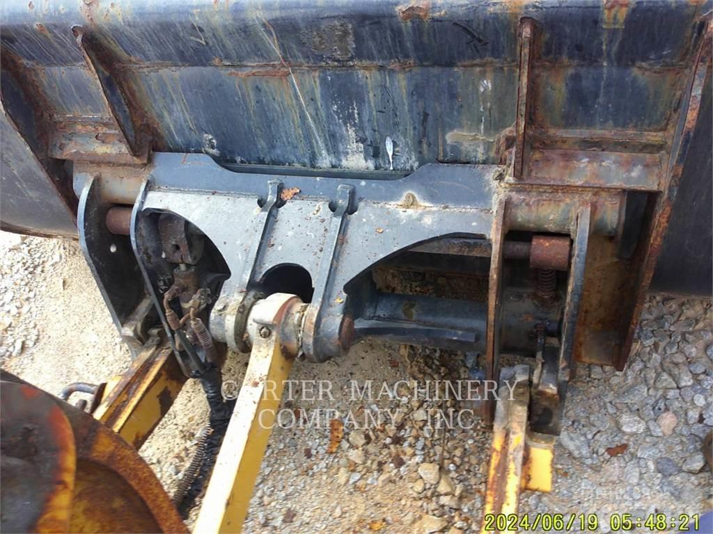 CAT 906M Incarcator pe pneuri