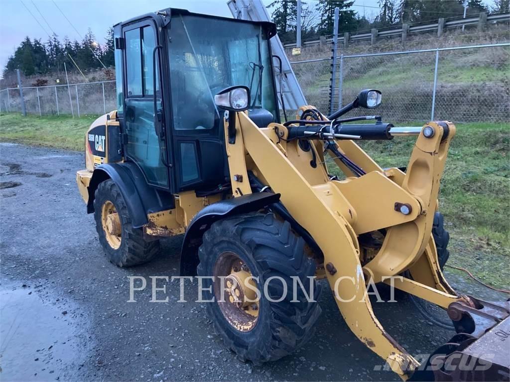 CAT 906M Incarcator pe pneuri