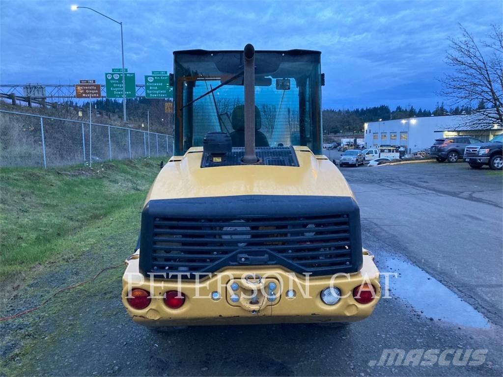 CAT 906M Incarcator pe pneuri