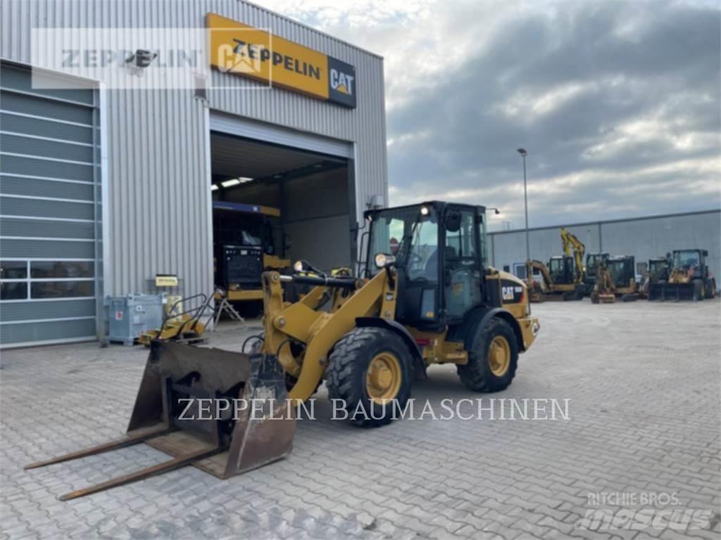 CAT 906M Incarcator pe pneuri