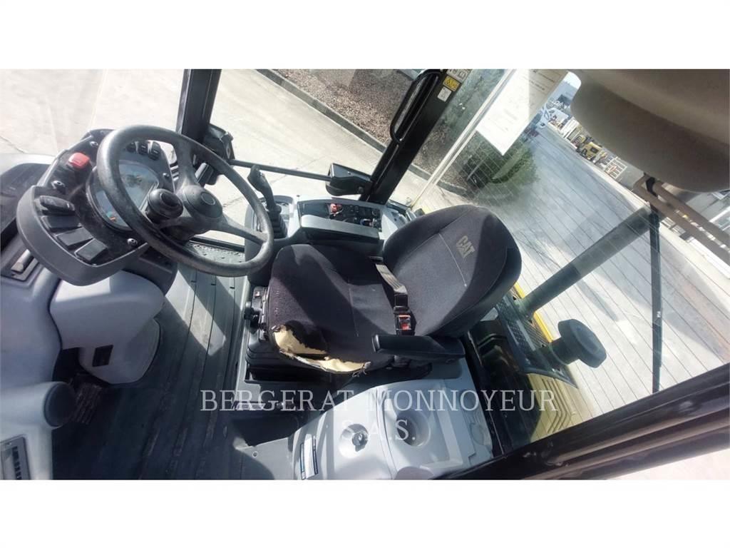 CAT 906M Incarcator pe pneuri