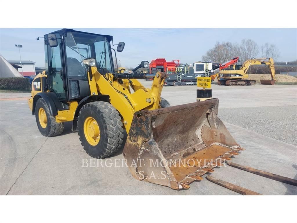 CAT 906M Incarcator pe pneuri