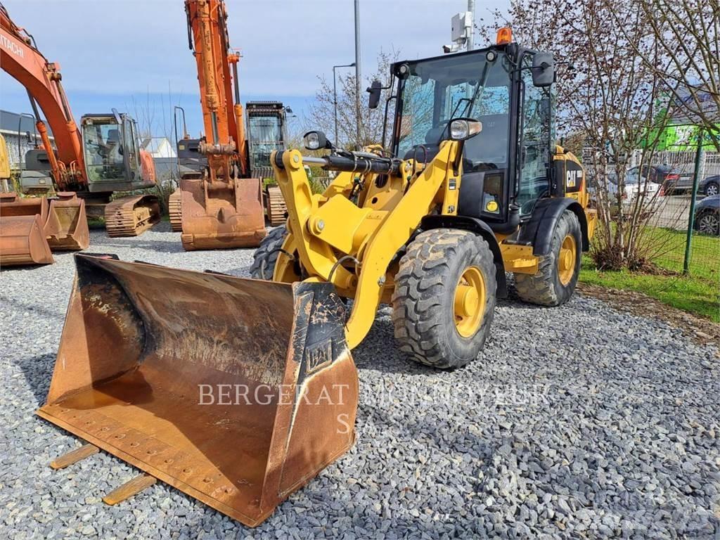 CAT 906M Incarcator pe pneuri