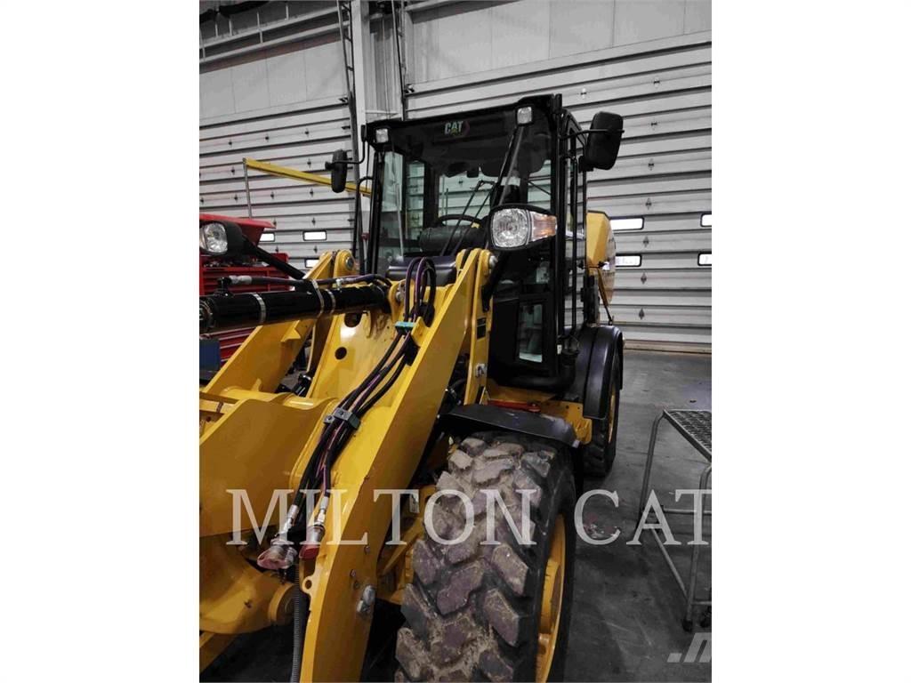 CAT 906M Incarcator pe pneuri