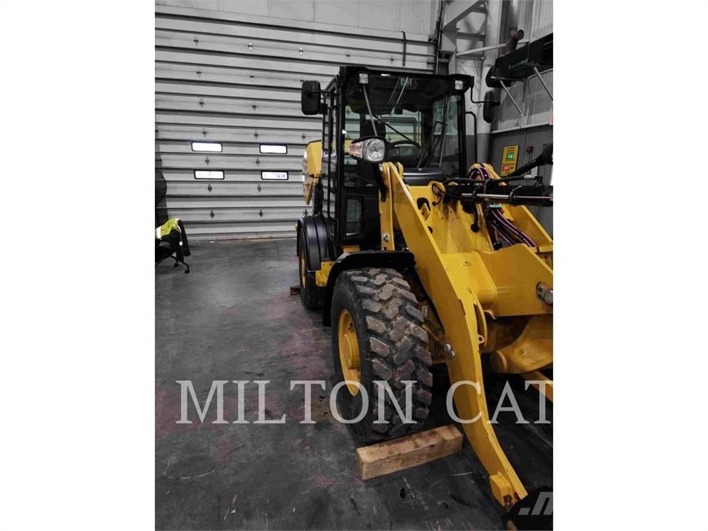 CAT 906M Incarcator pe pneuri