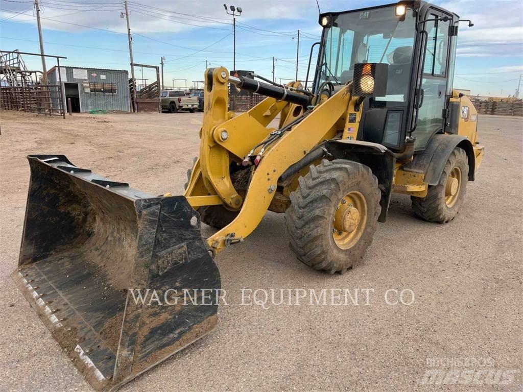 CAT 906M Incarcator pe pneuri