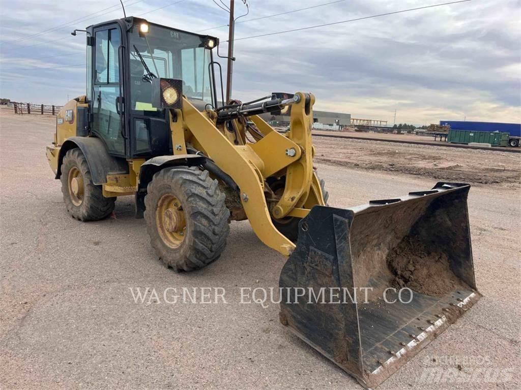 CAT 906M Incarcator pe pneuri