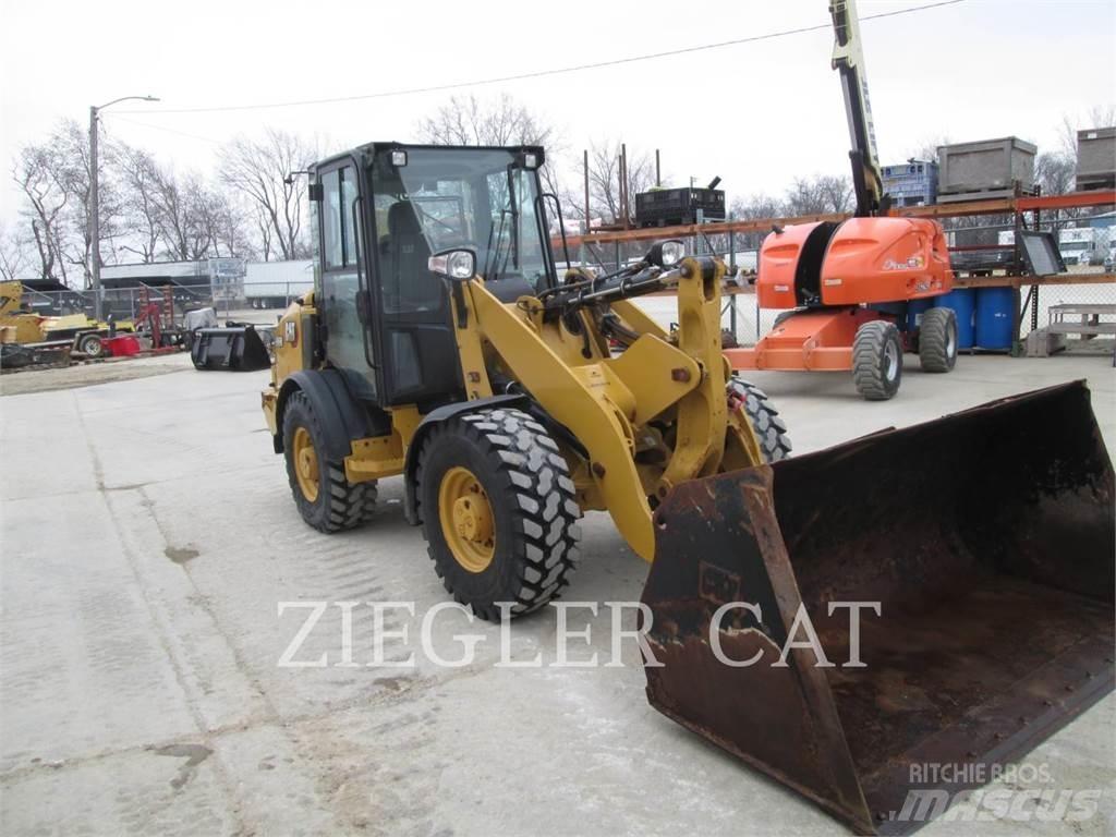 CAT 906M Incarcator pe pneuri