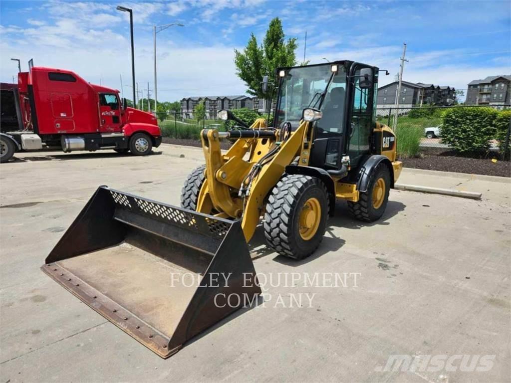 CAT 906M Incarcator pe pneuri