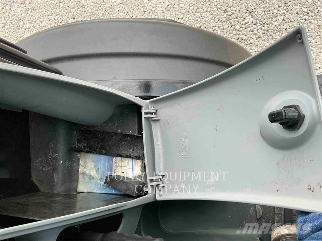 CAT 906M Incarcator pe pneuri
