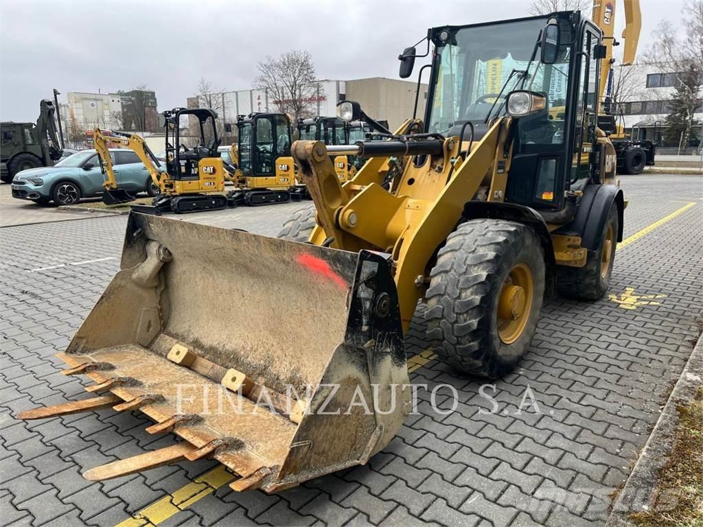 CAT 906M Incarcator pe pneuri