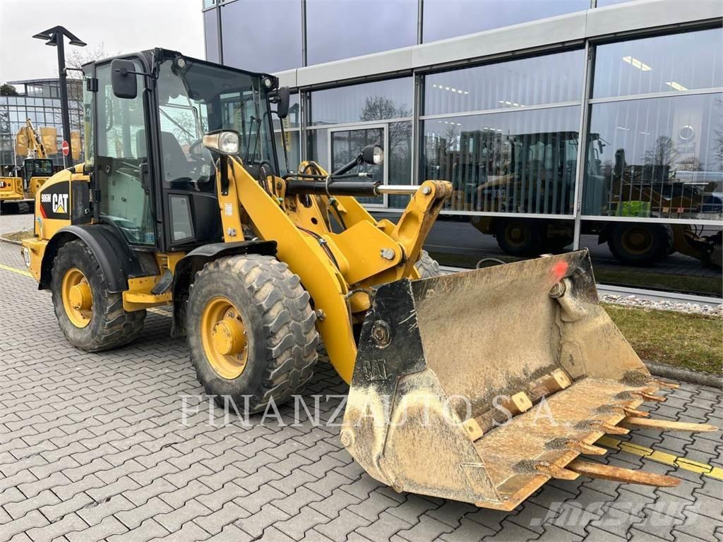 CAT 906M Incarcator pe pneuri