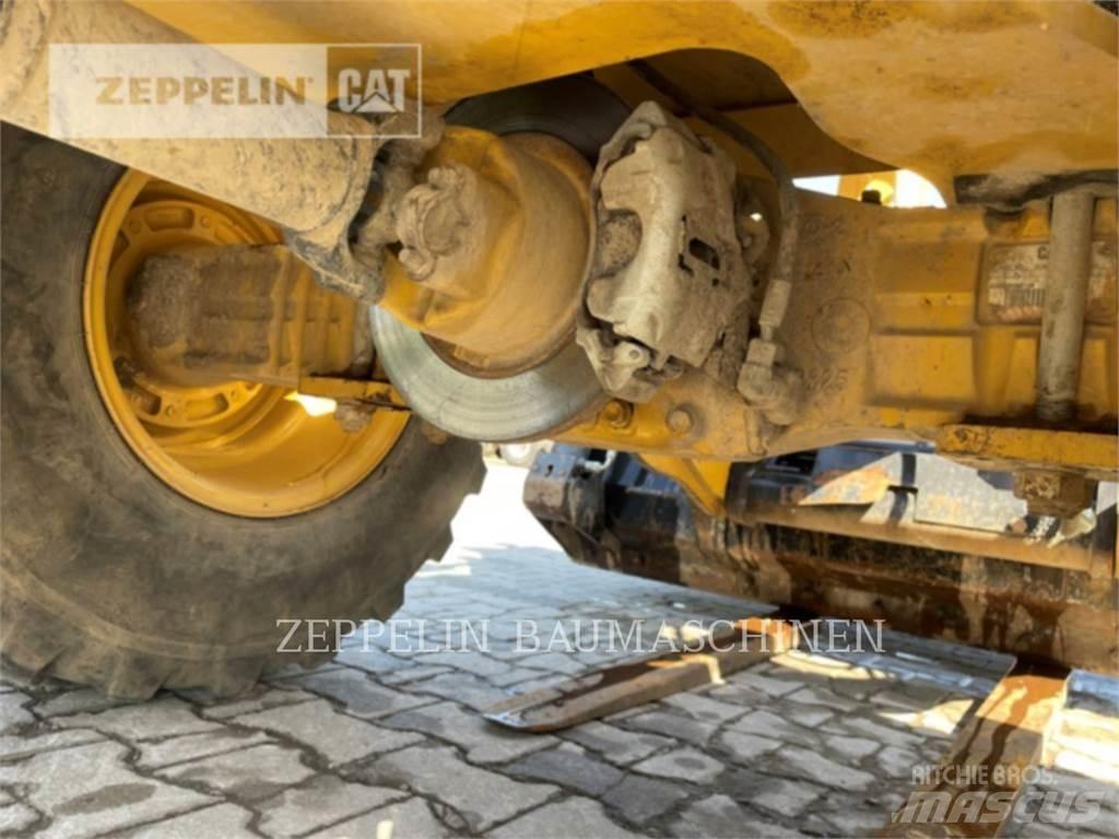 CAT 906M Incarcator pe pneuri