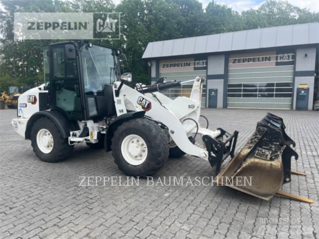 CAT 906M Incarcator pe pneuri