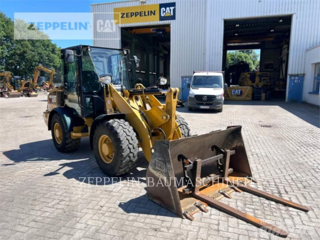 CAT 906M Incarcator pe pneuri