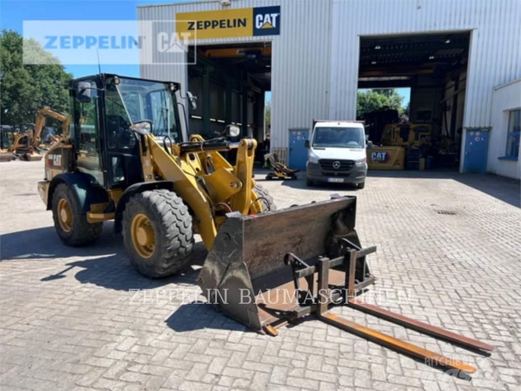 CAT 906M Incarcator pe pneuri